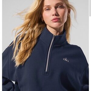 ALO Yoga Women's Navy Accolade Half-Zip Top